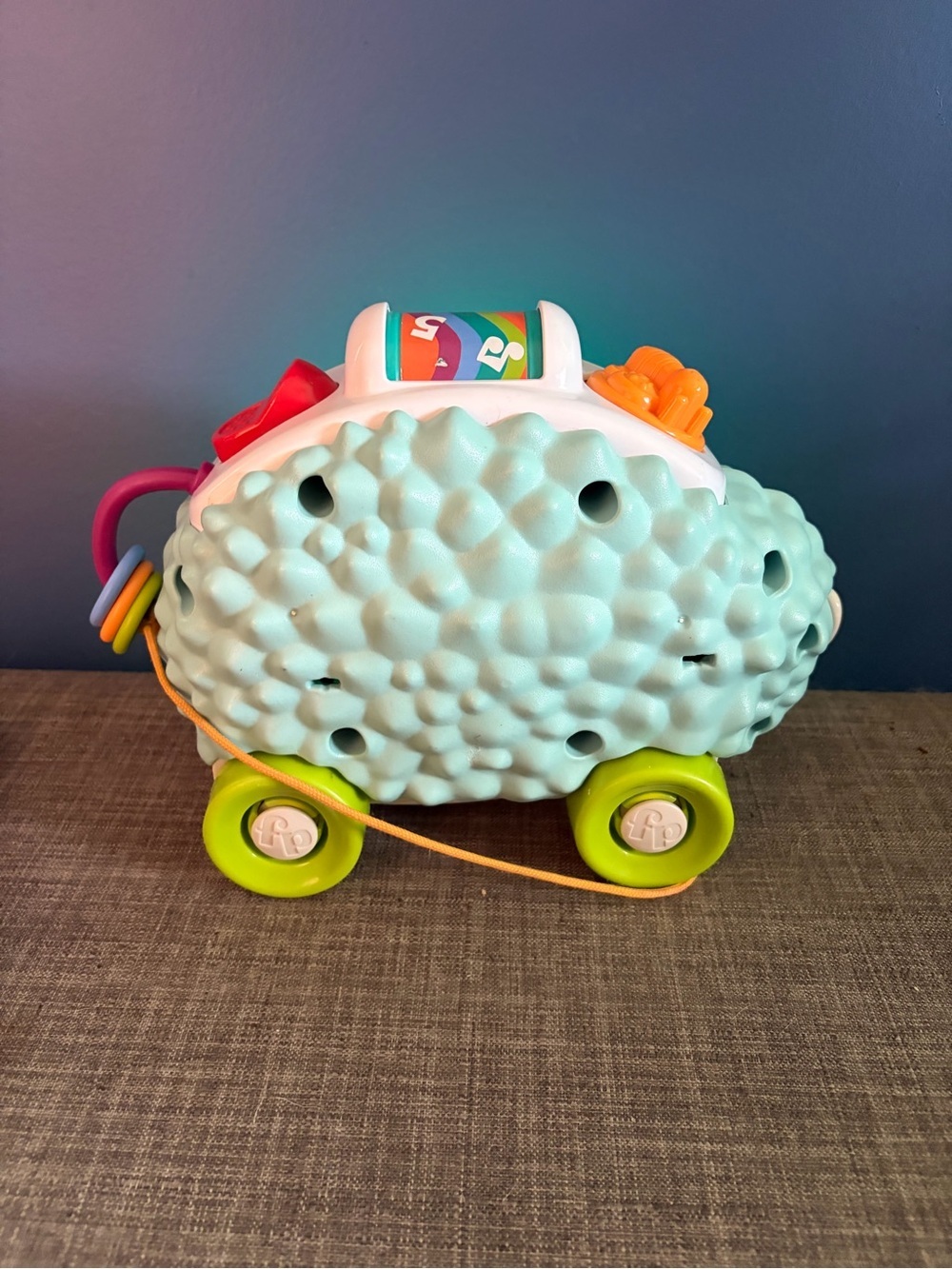 Fisher-Price Mint Green Hedgehog Pull Toy linkamals - Picture 3 of 3